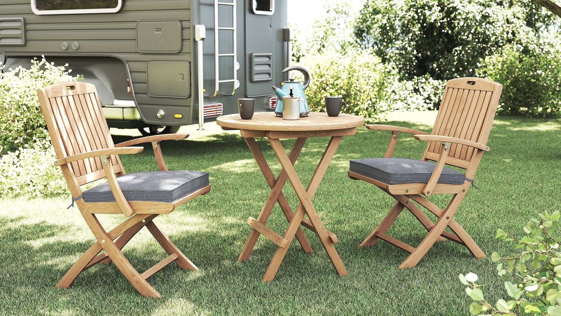 Mayreau 27" Folding Round Bistro Table